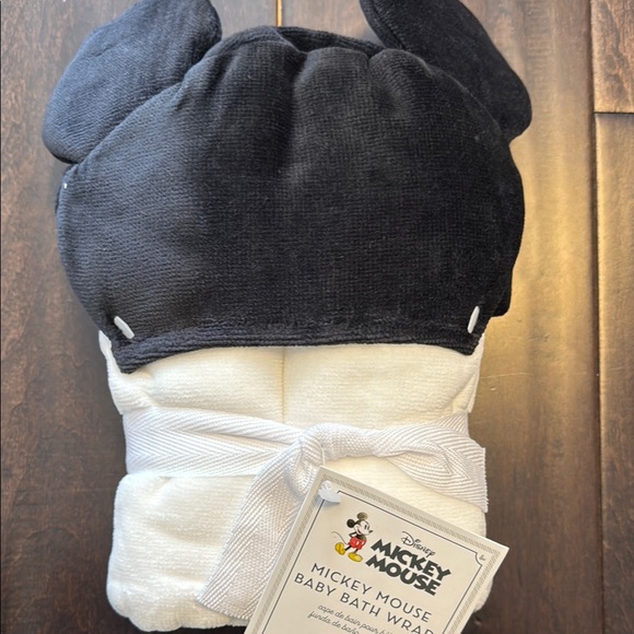 NWT Pottery Barn Kids Disney Mickey Mouse Baby Bath Wrap! Black and White! Today - Picture 4 of 6